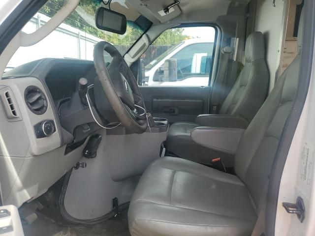 2021 Ford Econoline E350 Super Duty Cutaway Van