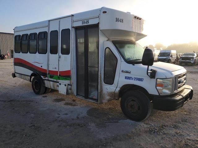 2010 Ford Econoline E450 Super Duty Cutaway Van