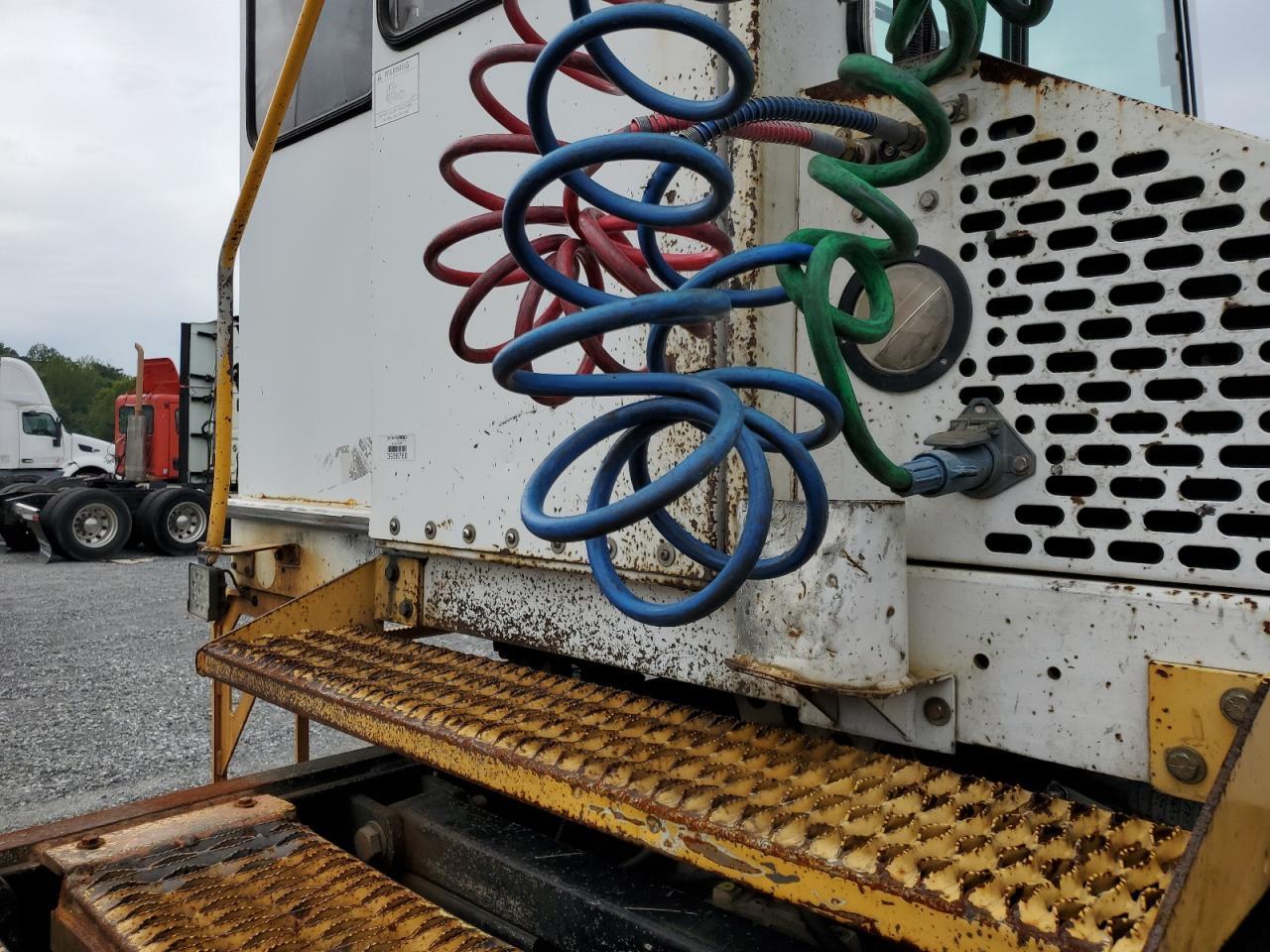 2011 Capacity TJ5000-Yard Truck