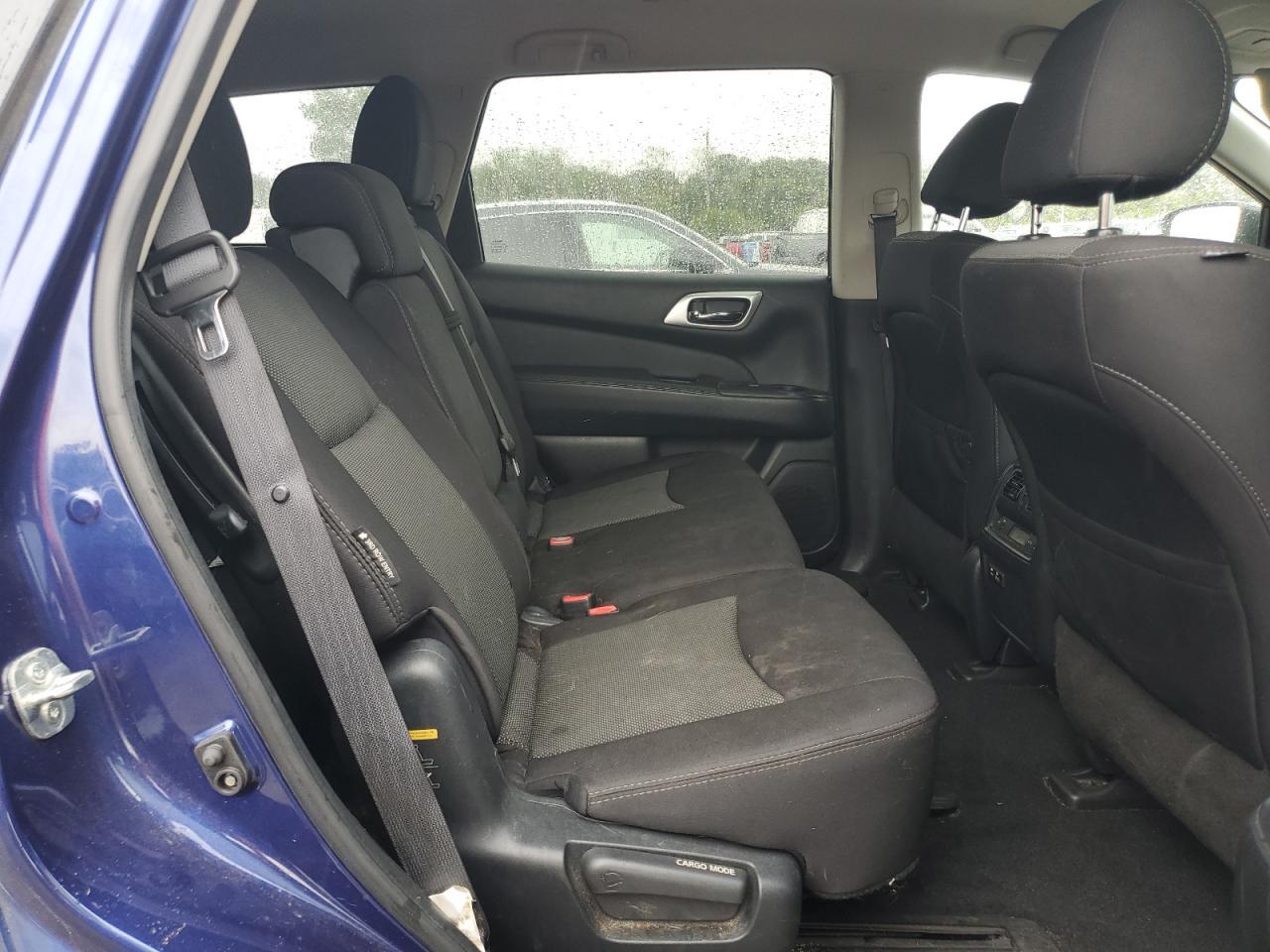 2020 Nissan Pathfinder sv