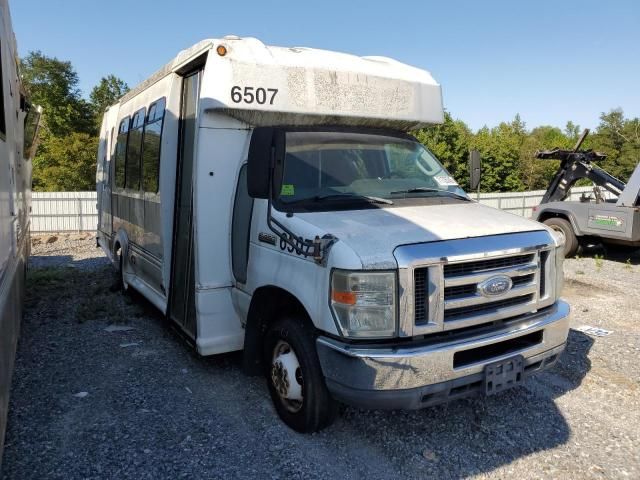 2011 Ford Econoline E450 Super Duty Cutaway Van