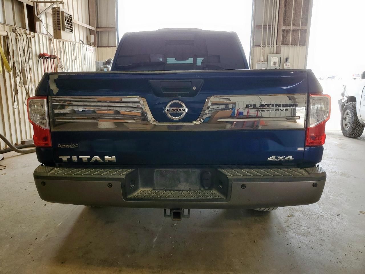 2017 Nissan Titan sv