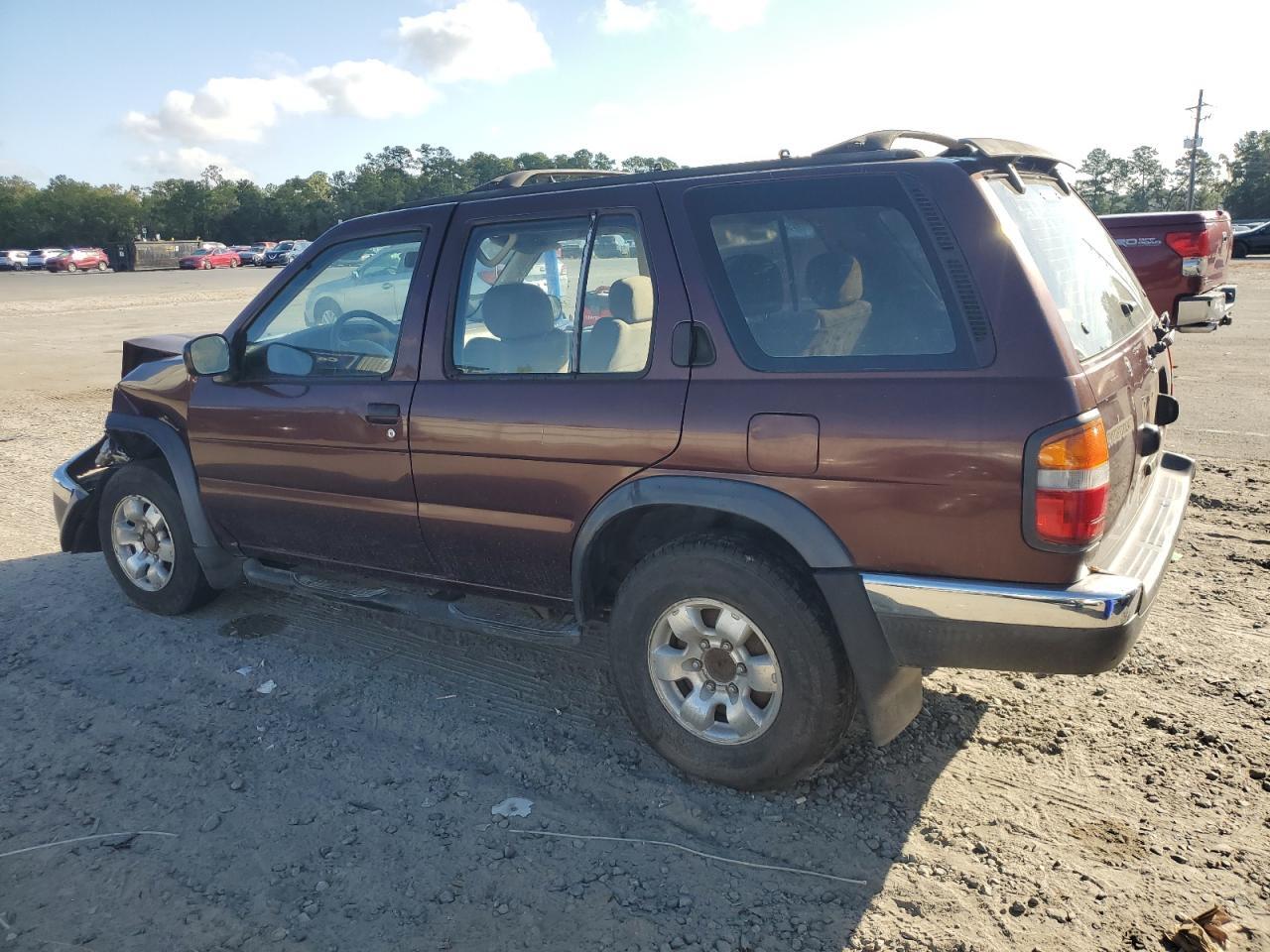 1998 Nissan Pathfinder xe