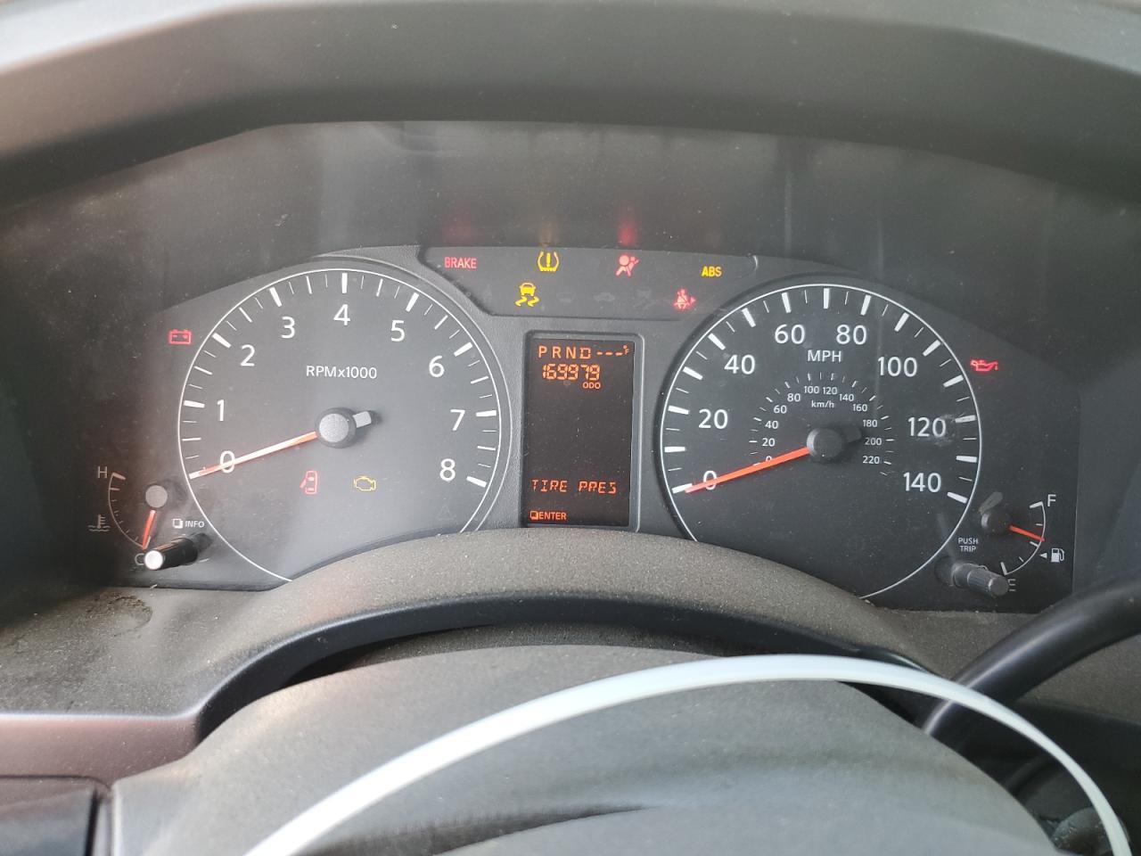 2015 Niss NV 2500 HD SV