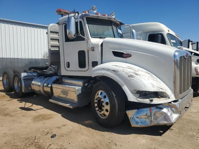2013 Peterbilt Tractor 2013 Peterbilt 386 Semi Truck
