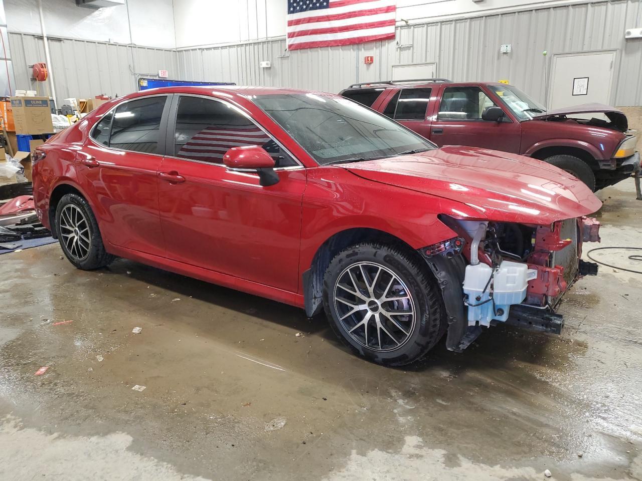 2024 Toyota Camry le