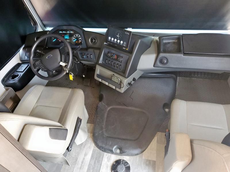 2023 Wildwood 2023 Ford F53
