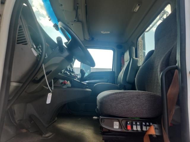 2014 Kenworth T680 Semi Truck
