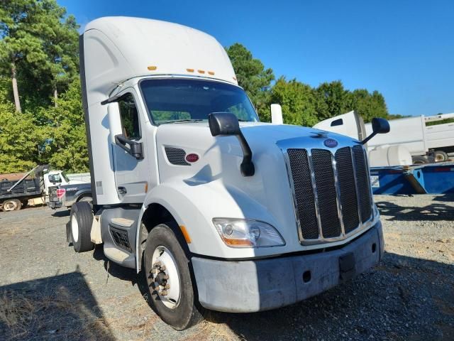 2017 Peterbilt Tractor 2017 Peterbilt 579 Semi Truck