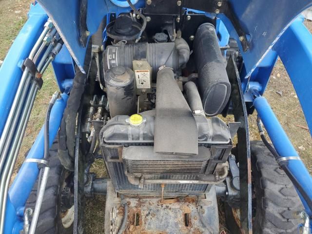 2004 New Holland Tractor