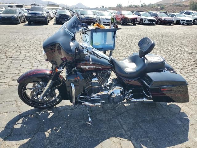 2011 Harley-Davidson FLHXSE2