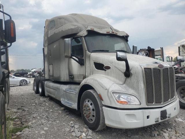 2022 Peterbilt 579 Semi Truck