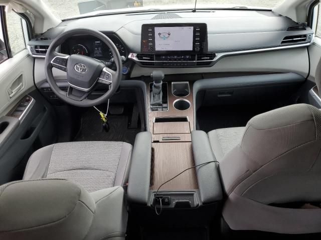 2021 Toyota Sienna LE