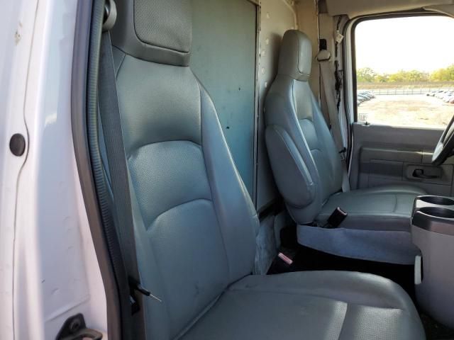 2010 Ford Econoline E450 Super Duty Cutaway Van