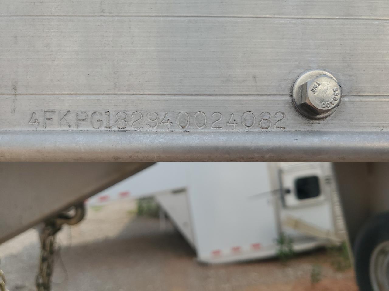 2004 4star 2004 4-STAR Livestock Trailer