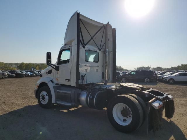 2017 Peterbilt Tractor 2017 Peterbilt 579 Semi Truck