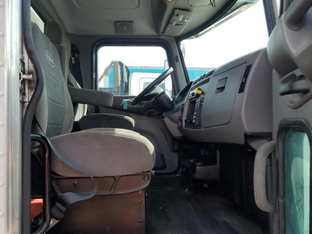 2016 Peterbilt Tractor 1986 Peterbilt 352 BOX Truck