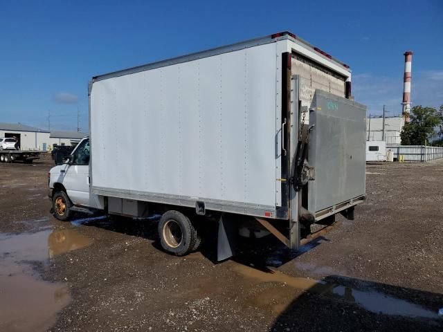 2010 Ford Econoline E450 Super Duty Cutaway Van