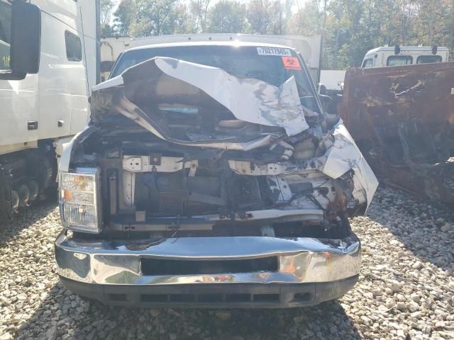 2010 Ford Econoline E350 Super Duty Cutaway Van