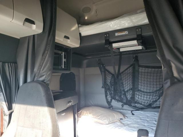 2019 Freightliner Cascadia 126 Semi Truck