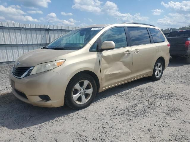 2011 Toyota Sienna le