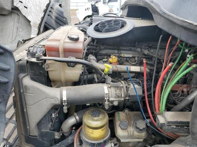 2016 Freightliner Cascadia 113 Semi Truck