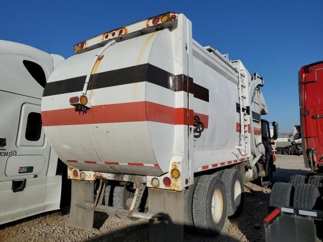 2005 Autocar WX Refuse Truck