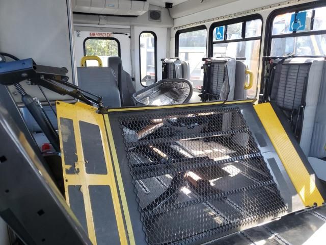 2019 Ford Econoline E450 Super Duty Cutaway Van