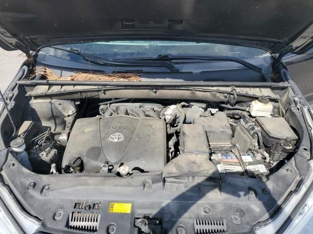 2017 Toyota Highlander SE