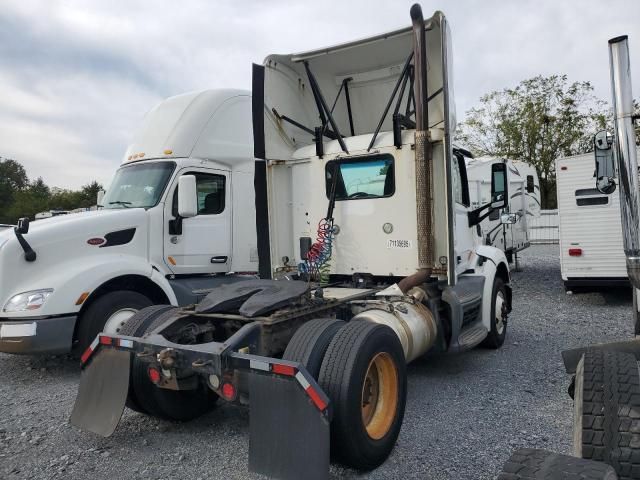 2016 Peterbilt Tractor 2016 Peterbilt 579 Semi Truck