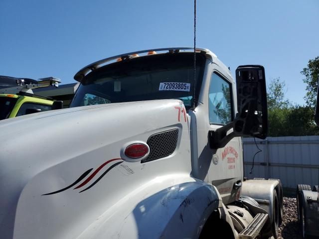 2017 Peterbilt 579 Semi Truck