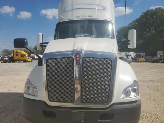 2017 Kenworth T680 Semi Truck