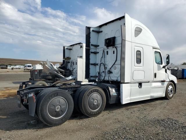 2019 Freightliner Cascadia 126