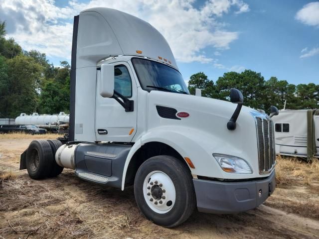 2016 Peterbilt Tractor 2016 Peterbilt 579 Semi Truck