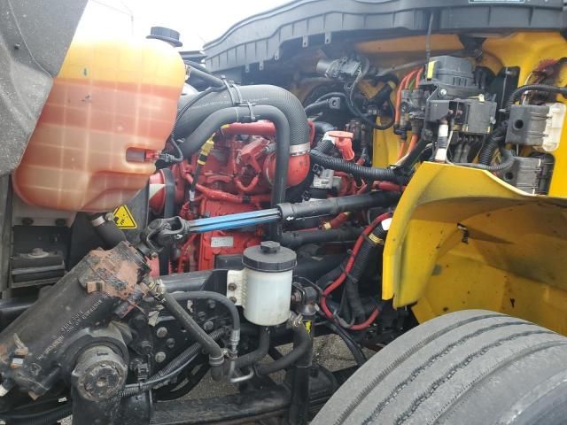 2022 International MV607-Expeditor Truck