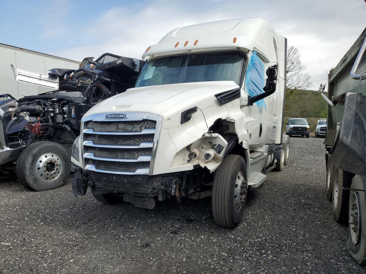 2020 Freightliner Cascadia 126 Semi Truck