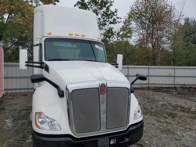 2016 Kenworth T680 Semi Truck