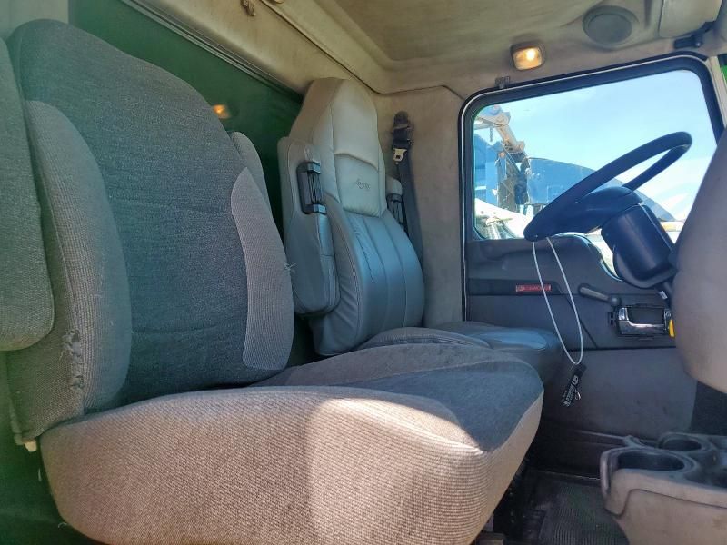 2009 Kenworth Construction T270
