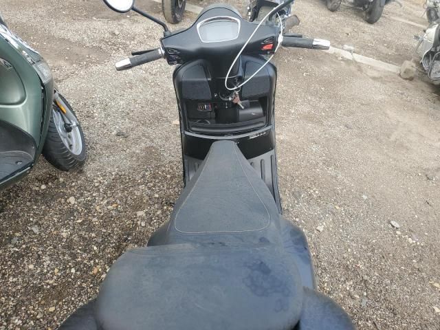 2022 Vespa GTS 300
