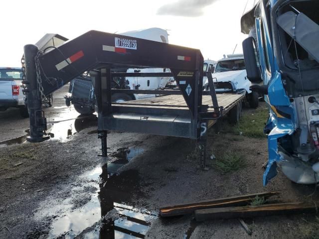 2015 Diamond T 10225SWF Equipment Trailer