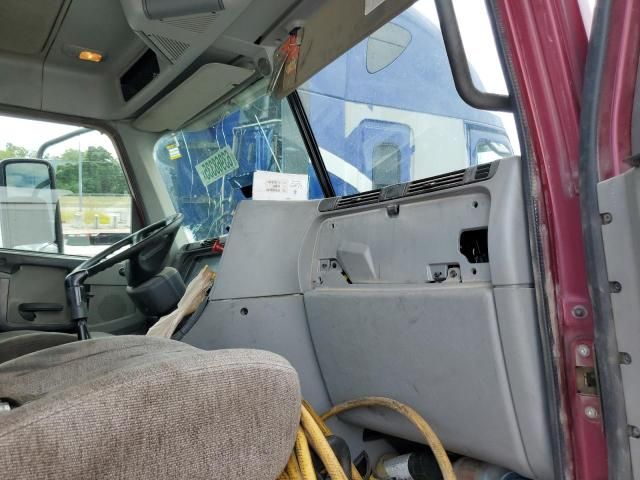 2014 Freightliner Columbia Semi Truck