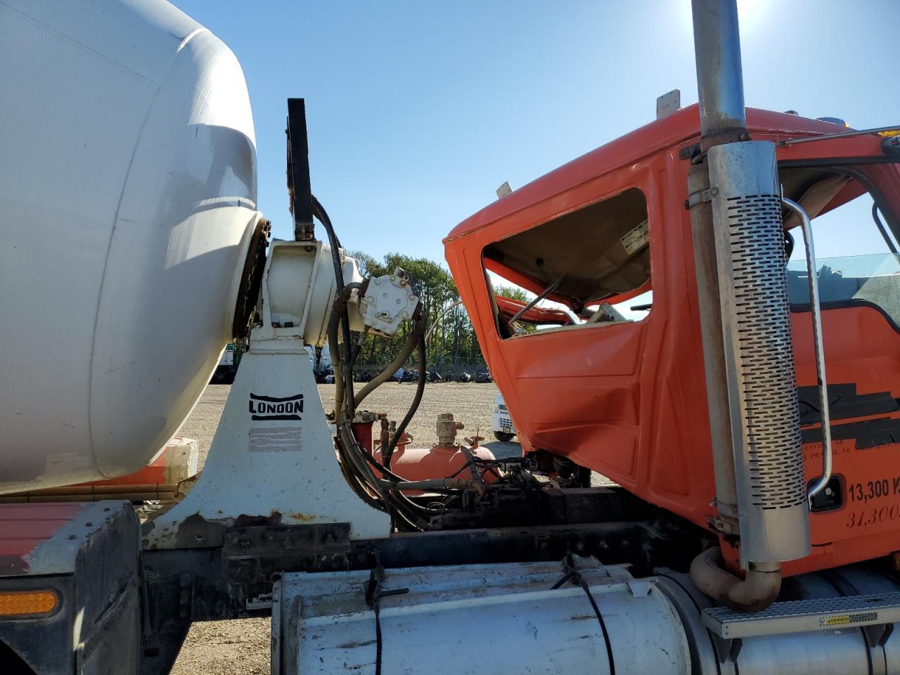 2007 Mack 700 CV700