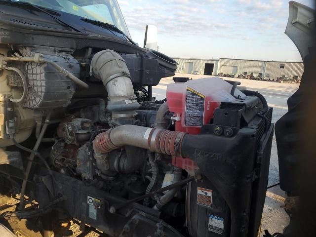 2017 Kenworth T680 Semi Truck