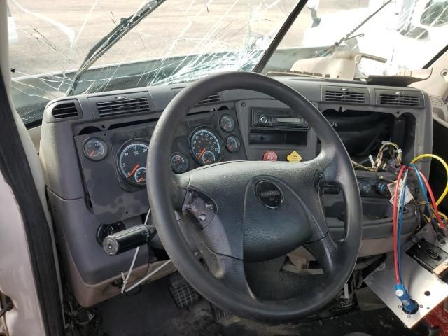 2015 Freightliner Cascadia 113 Semi Truck