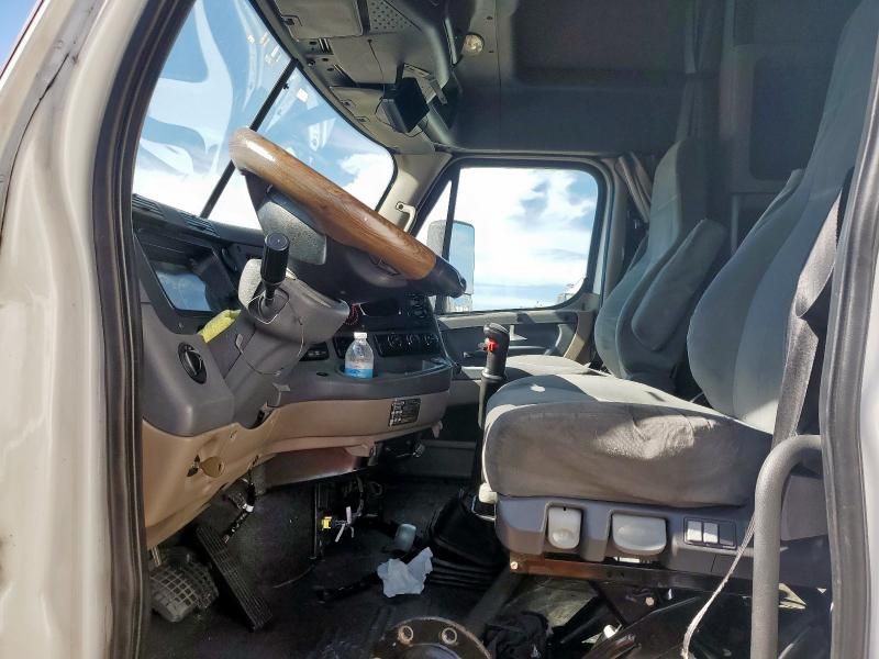 2016 Freightliner Cascadia 125 Semi Truck