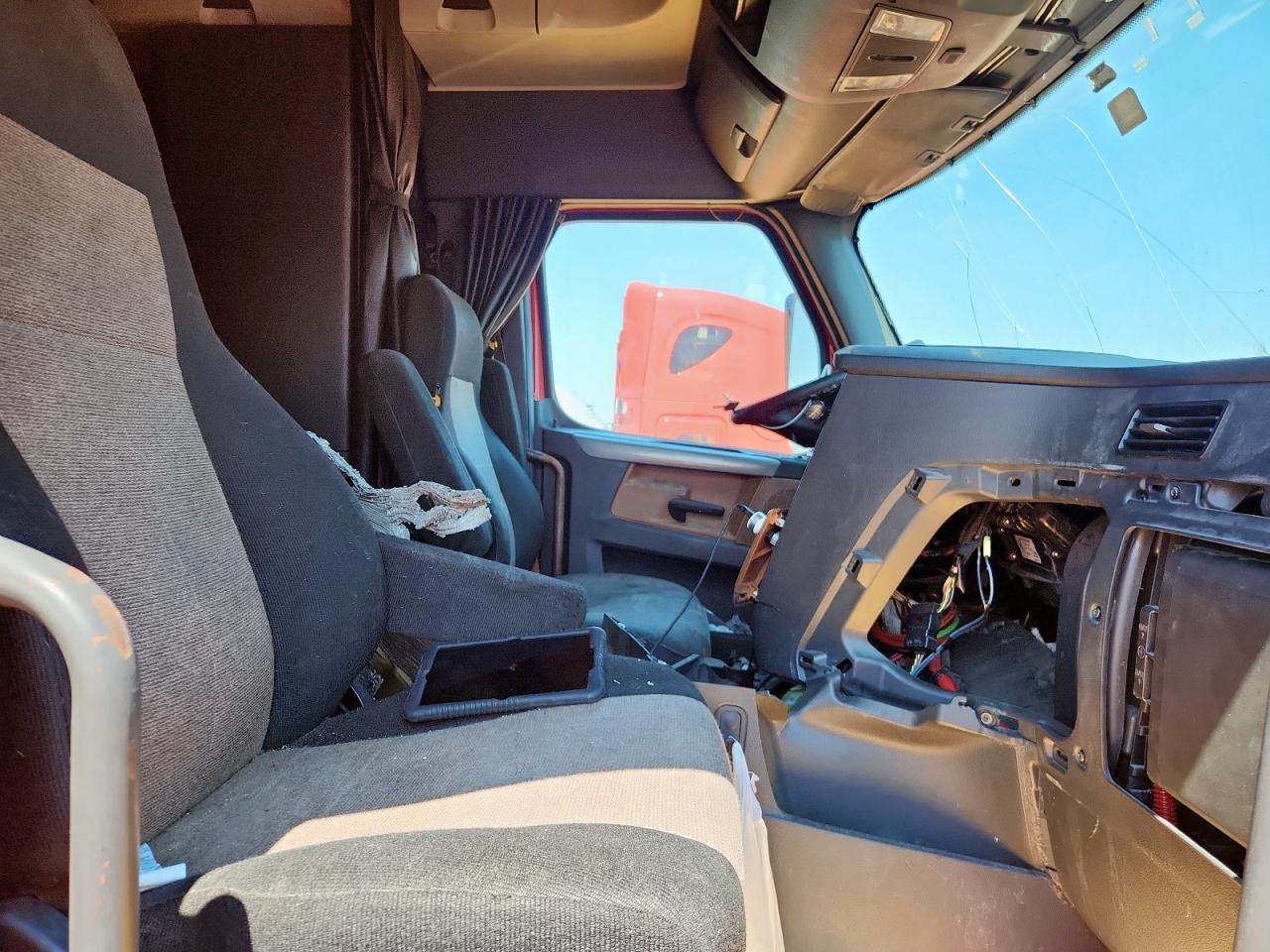 2019 Freightliner Cascadia 126 Semi Truck