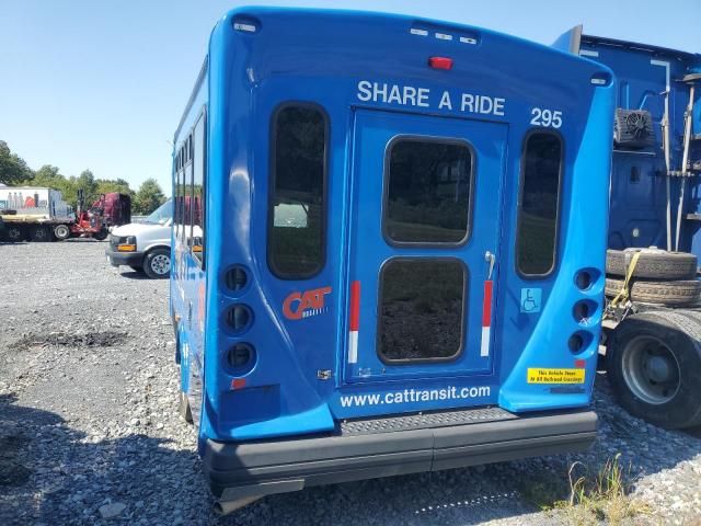 2019 Ford Econoline E450 Super Duty Cutaway Van