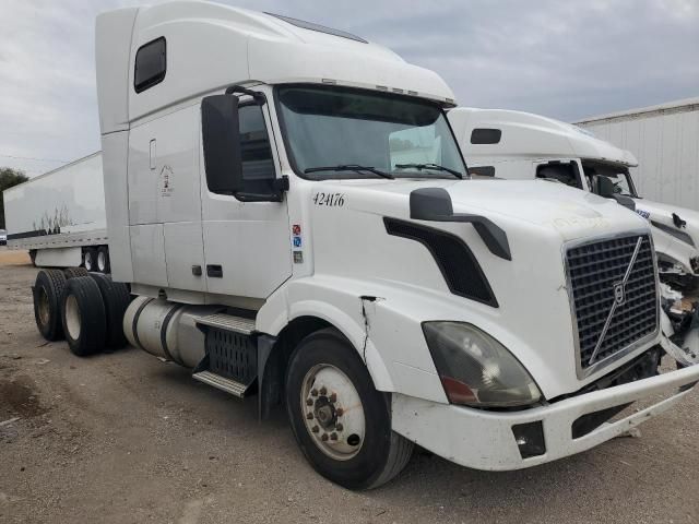 2014 Volvo VNL Semi Truck