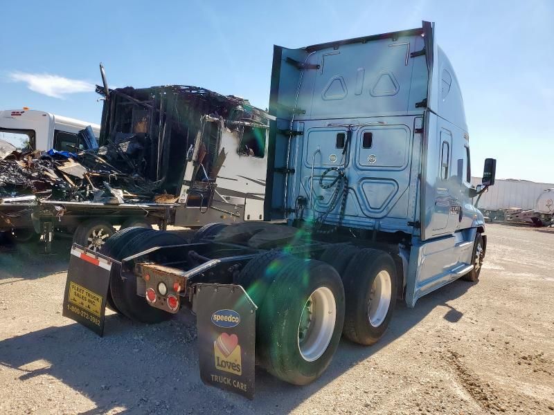 2017 Freightliner Cascadia 125 Semi Truck