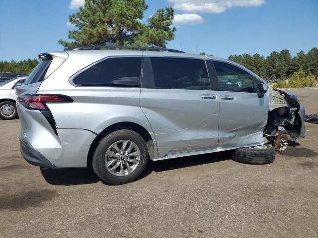 2022 Toyota Sienna xle